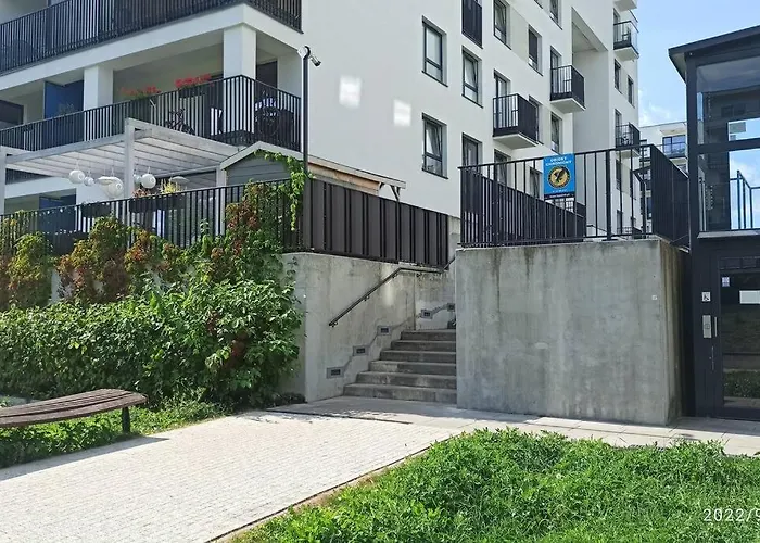 Comfy, Familly Friendly Apartment. Balcony. Garage.