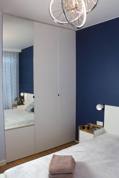 Comfy, Familly Friendly Apartment. Balcony. Garage. Warschau