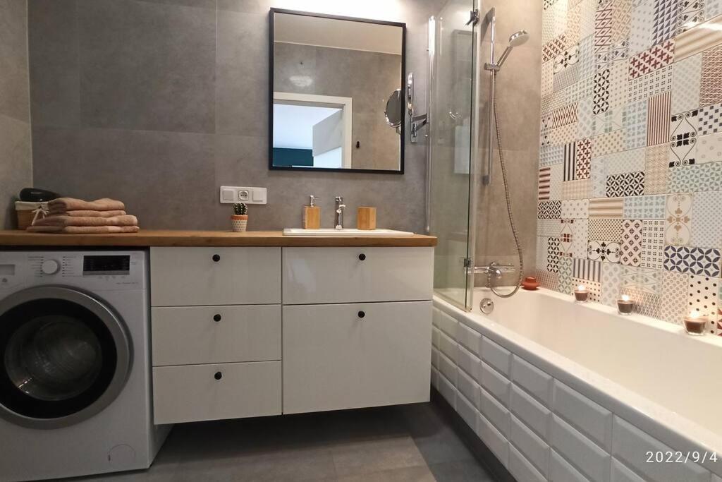 Comfy, Familly Friendly Apartment. Balcony. Garage. Apartment Warschau