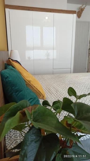 Comfy, Familly Friendly Apartment. Balcony. Garage. Warschau