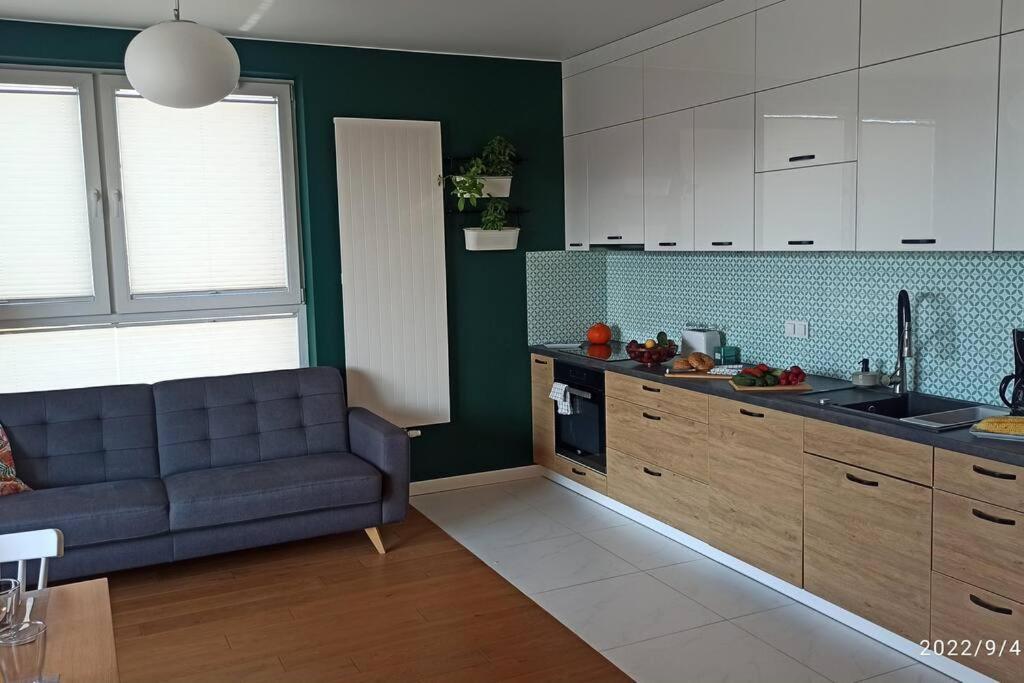 Comfy, Familly Friendly Apartment. Balcony. Garage. Apartment Warschau