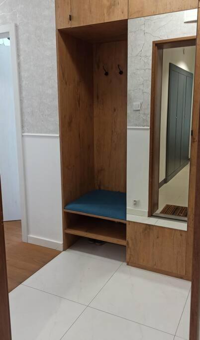 Comfy, Familly Friendly Apartment. Balcony. Garage. Warschau